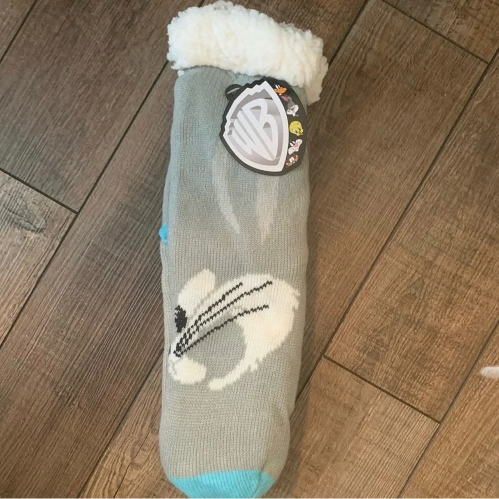 NWT Warner Bros Looney Tunes Bugs Bunny Non Slip Grip Sherpa Cartoon Socks.